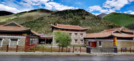 Gongga Mountain Photography Home Отели рядом с достопримечательностью «Quanhua Shoal»