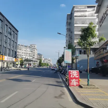 Yifeng Hongteng Business Hotel