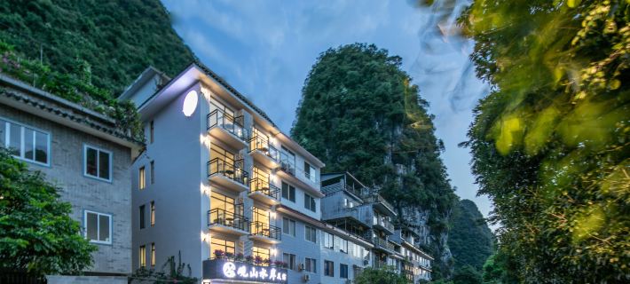 View of the landscape and waterfront Meisu (Yangshuo Qiangu Scenery District Branch) Hotele w: Yangshuo