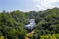 Zizai Pingjiang Wild Luxury Resort Hotels in Pingjiang