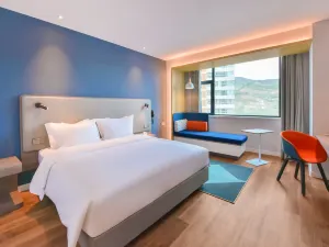 시닝 고속철도역 홀리데이 인 익스프레스 호텔