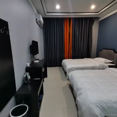 Dingbianhong Trilateral Hotel
