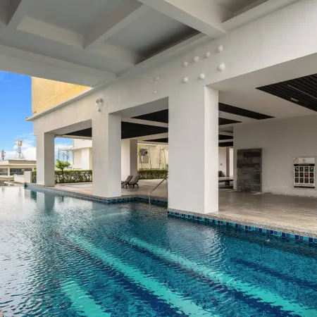 Puchong Setiawalk Penthouse for 14 Pax | Iconique