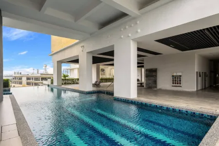 Puchong Setiawalk Penthouse for 14 Pax | Iconique