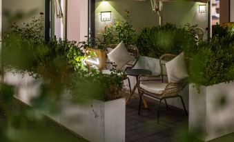 Enjoy Hotel(Sanlitun Tuanjiehu Subway Station Store)