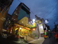 RedDoorz Plus @ Taj Hotel Tuguegarao Các khách sạn ở Tuguegarao