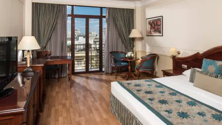 Iberostar Selection Parque Central Отели рядом с достопримечательностью «Соборная площадь»