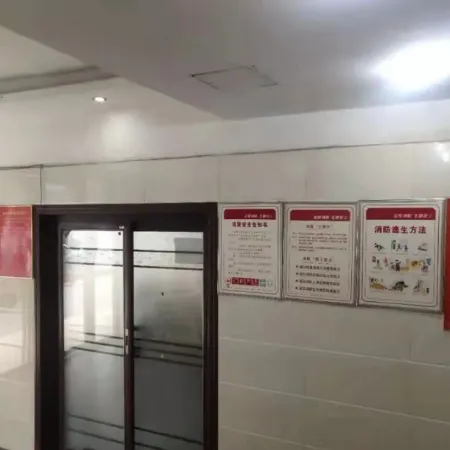 Wanzai Jincheng Business Hotel