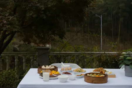 Huzhou Xisai  mountain col in the courtyard home stay Отели рядом с достопримечательностью «Yuanxiangxiaozhen Sceneic Area»