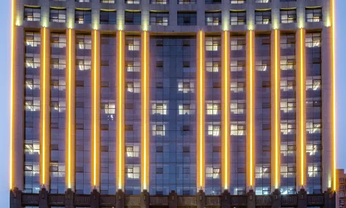 Vienna International Hotel (Xinyang Municipal Government Railway Station)