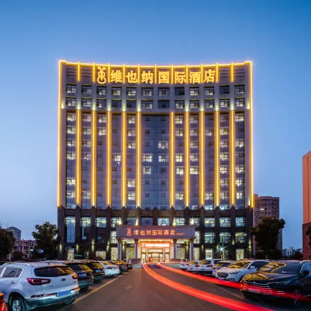 Vienna International Hotel (Xinyang Municipal Government Railway Station)