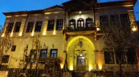 Born Hotel