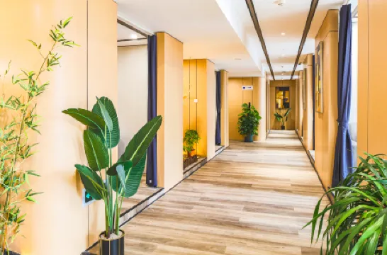 Holiday Inn Express CHONGQING GUANYINQIAO by IHG Отели рядом с достопримечательностью «Chongqing Hongyan Revolutionary Museum»