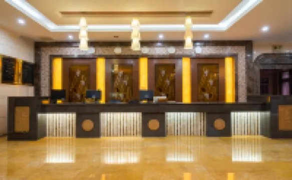 Gilletton Hotel (Shangri-La Dukezong Ancient City Ren'an Road)