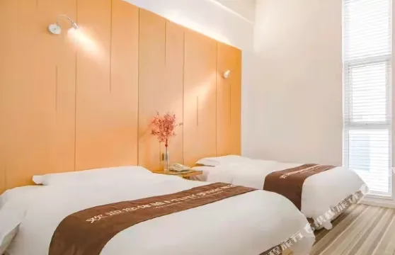 雅舍快捷酒店（長沙縣黃花國際機場木馬塅地鐵站店）