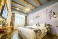 National Tribes River View Hotel (Zhenyuan Ancient City Scenic Area)