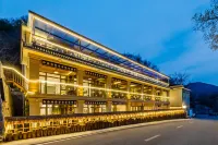 Hidden Mountain Stream · Scenic Luxury Vacation Apartment (Badaling Great Wall)
