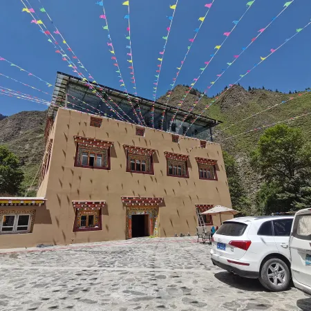Cuoka Holiday Hotel