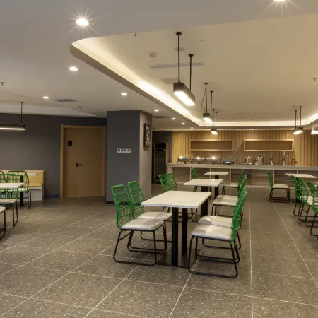 Shankee Tea Style Hotel (Chaoyang Lingyuan Hengfa Shopping Center)