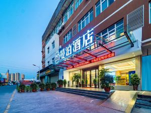 Manbo Hotel (Yichang Wuyue Plaza actually Home Store)