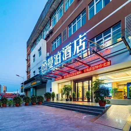 Manbo Hotel (Yichang Wuyue Plaza actually Home Store)