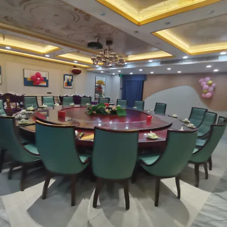 Hot Spring Holiday Hotel