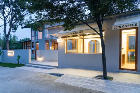 North latitude 30° Отели рядом с достопримечательностью «Paradise of Birds»