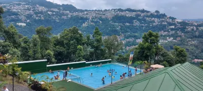 트린즈 호텔  호텔