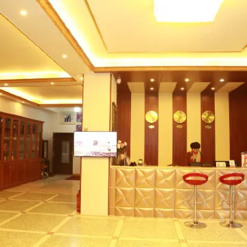 Oriental Hotel Hotels near Lingtong Mountain