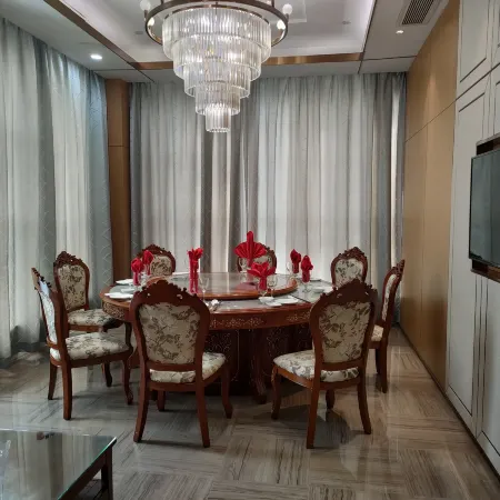 Shenzhen Guohui Hotel (Exhibition Center People's Building Branch) Отели рядом с достопримечательностью «Библиотекам Шэньчжэнь»