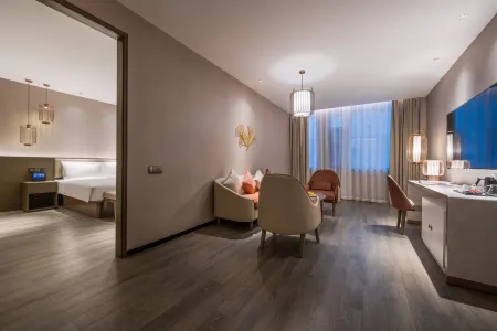 Crystal Orange Hotel Jiaxing Pinghu Отели рядом с достопримечательностью «Jiaxing University Pinghu Campus»