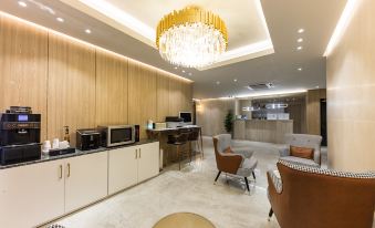 2. HOTELIUM..