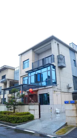 Huitang Town Yiquan Yiyuan Hot Spring Homestay Отели рядом с достопримечательностью «Huitang Huatian City Hot Spring Resort»