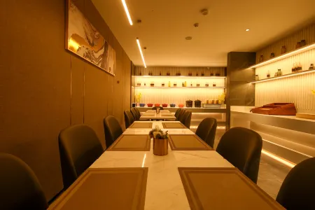 Rujia Superior Yun Hotel (Yantai Binhai Square Yantai Mountain Scenic Area) Отели рядом с достопримечательностью «Ludong University (East Area)»