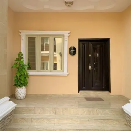 Ennys Court Luxury Apartment