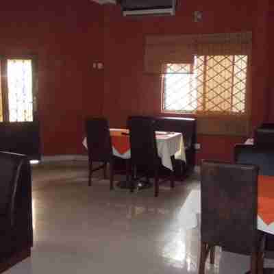 Moons Guest Inn Dining/Meeting Rooms