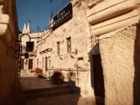 Peruna Cave Hotels near Sunset/Sunrise/Balloons Highest View point in Goreme