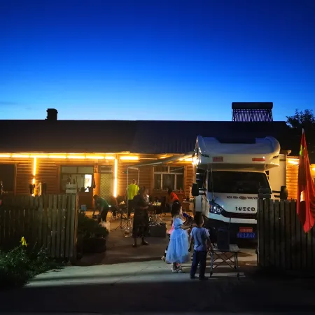 Jiayuan Inn, Arctic Village
