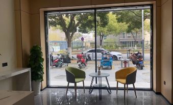 GreenTree Inn Express Hotel (Suzhou Kunshan Zhoushizhen Branch)