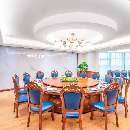 Vienna Hotel (Queshan Longshan Avenue)