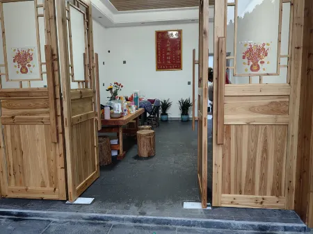 Peach Blossom Garden Green Water Qingshan Homestay Отели в г. Таоюань