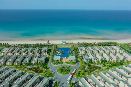Seascape Villas In Long Beach Cam Ranh Отели рядом с достопримечательностью «Пляж Бай Дай»