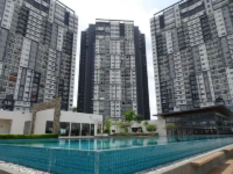 KLIA Lili Residensi 5+2 PAX with Splendid Pool Hotels near Xiao En Memorial Park