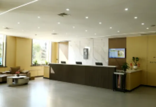 Ease Hotel (Huludao North Railway Station Gaoxin Fifth Road)