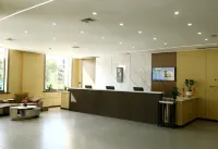 Ease Hotel (Huludao North Railway Station Gaoxin Fifth Road)