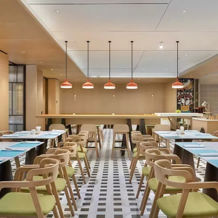 Lisilai Hotel (HSBC Plaza)