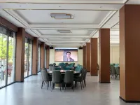 Shiping Yilongyi Smart Hotel Hotele w: Powiat Shiping