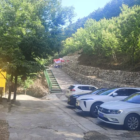 Wuling Mountain's Shouyuzirangjingba Guesthouse