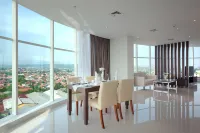Hotel Horison Nindya Semarang - Parkplatz