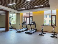 Howard Johnson The Bund Hotel Gasa - gimnasio